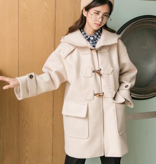 格子半身裙搭配大翻领加绒卫衣：青春减龄又百搭