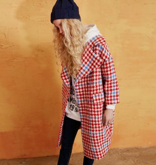 文艺素雅的格子大衣：灯笼袖格纹大衣搭配（图）
