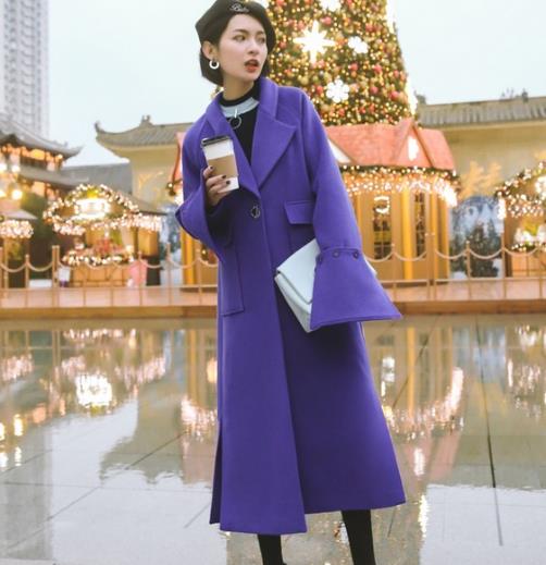 小翻领长袖呢外套搭配格子阔腿裤：彰显时尚潮流