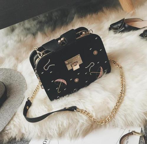 今年最流行这几款复古小方包：撞色链条小方包分享