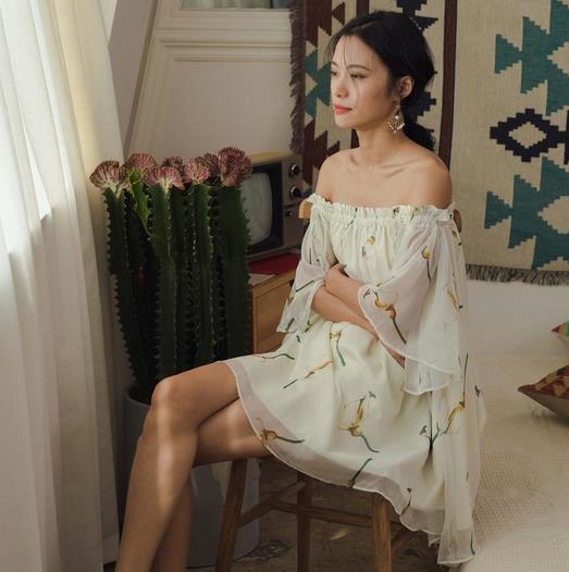 开叉一字肩连衣裙怎么搭配鞋：6款搭出时髦小女人