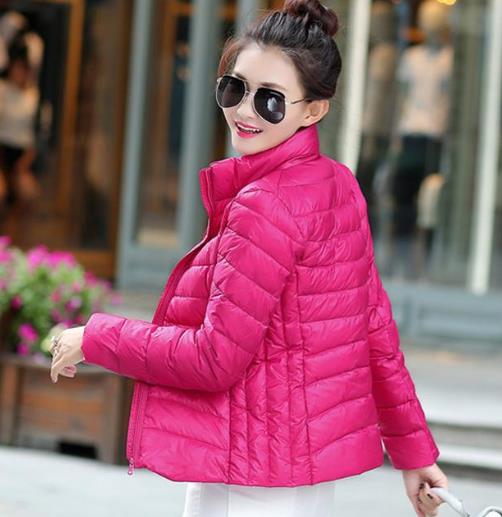 胖MM穿中长款大码连帽羽绒服：显瘦简约又大气