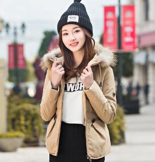 胖MM穿中长款大码连帽羽绒服：显瘦简约又大气