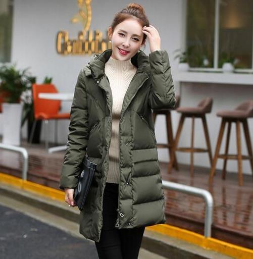 胖MM穿中长款大码连帽羽绒服：显瘦简约又大气