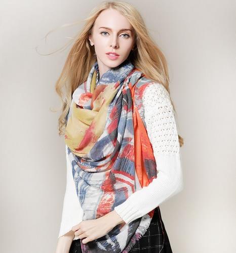 菱形格子披肩的多种搭配：5款披肩彰显优雅气质