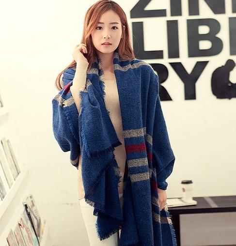 菱形格子披肩的多种搭配：5款披肩彰显优雅气质