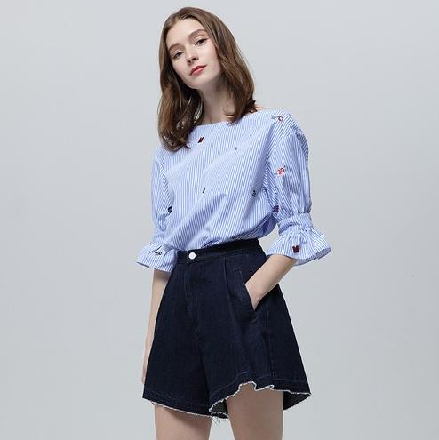 高腰裙搭配木耳边雪纺衫：青春减龄雪纺衫（图）