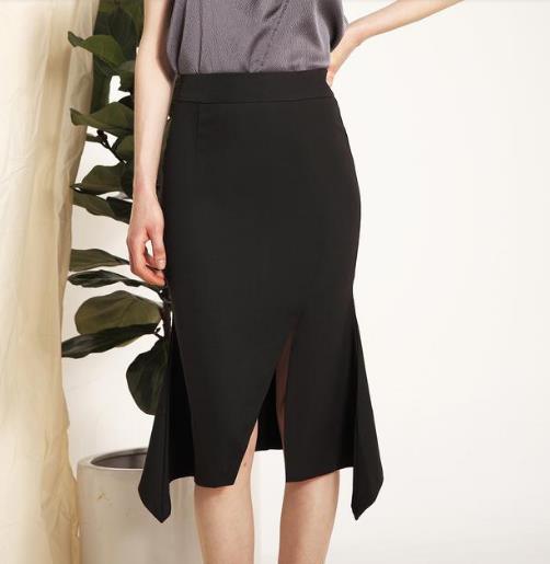 高腰开叉半身裙的多种搭配：显瘦性感又优雅（图）