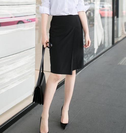 高腰开叉半身裙的多种搭配：显瘦性感又优雅（图）