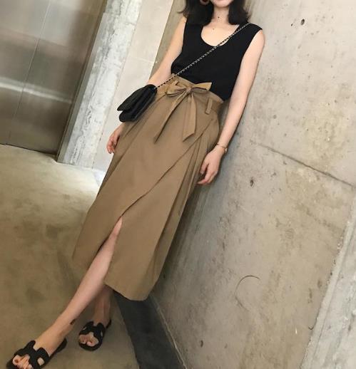 高腰开叉半身裙的多种搭配：显瘦性感又优雅（图）