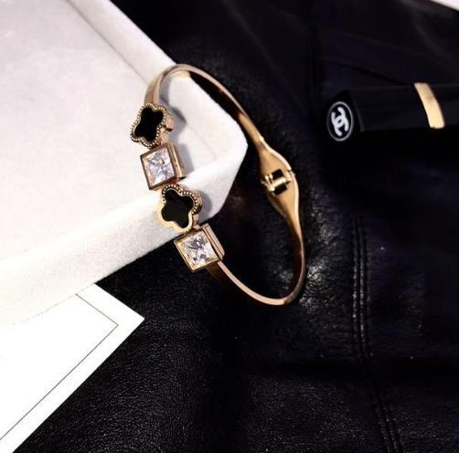 欧美个性黑色镂空手镯：文艺复古范手镯分享（图）