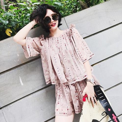 微胖MM穿蝙蝠袖V领连衣裙搭配推荐（图）