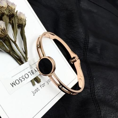 欧美个性黑色镂空手镯：文艺复古范手镯分享（图）