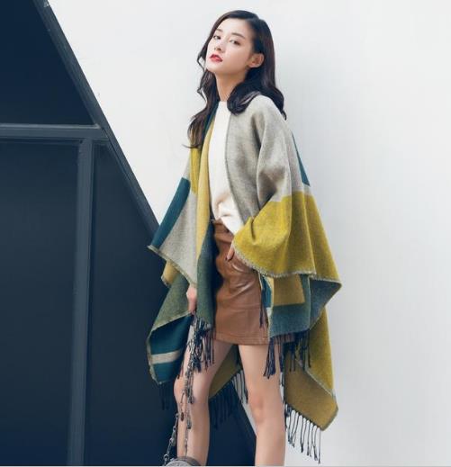 优雅女人怎能少了件披肩：洋气百搭披肩搭配（图）