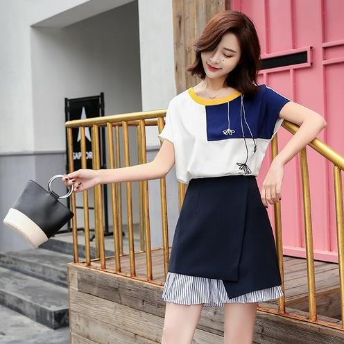 微胖MM穿蝙蝠袖V领连衣裙搭配推荐（图）