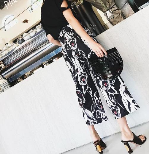 毛边牛仔阔腿裤的多种搭配推荐：酷感气质显腿长