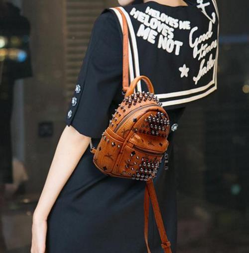 2017新款日韩学院风双肩包搭配：打造时尚潮流范