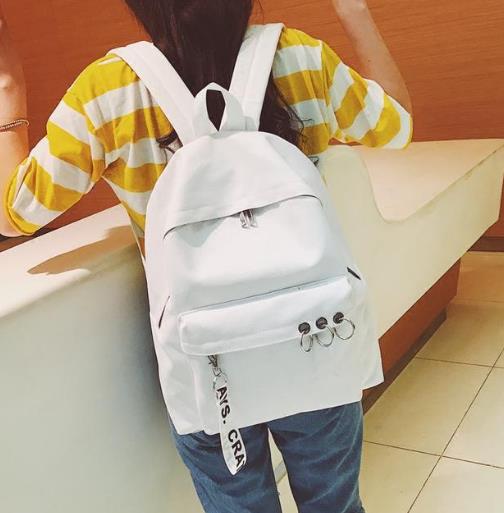 2017新款日韩学院风双肩包搭配：打造时尚潮流范