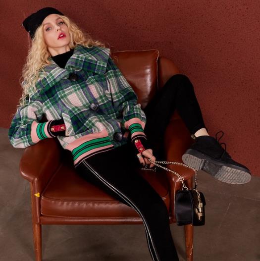 大翻领直筒毛呢短外套这样搭配显高显瘦有气质（图）