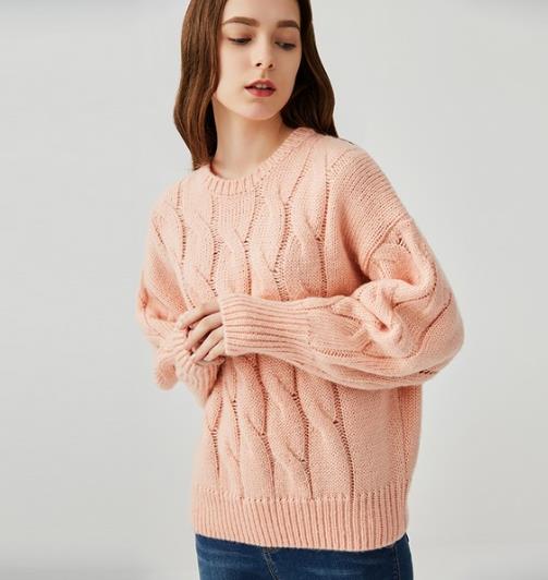 蝙蝠袖套头针织衫搭配针织裙：彰显复古文艺范儿