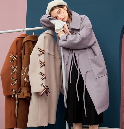 高领毛衣搭配翻领加长毛呢大衣：显高显气质（图）