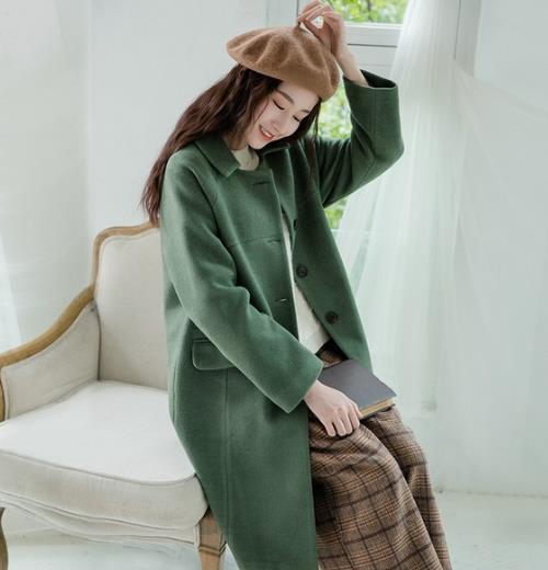 高领毛衣搭配翻领加长毛呢大衣：显高显气质（图）
