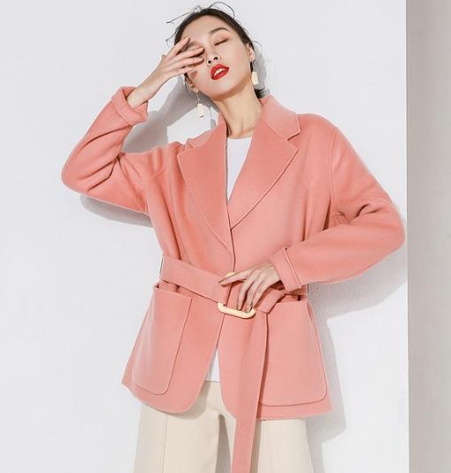 阔腿裤搭配纯色收腰双面呢大衣：打造优雅气质（图）