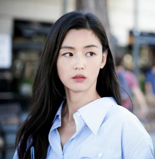 罗子君同款百搭锁骨链的多种搭配：时尚优雅（图）