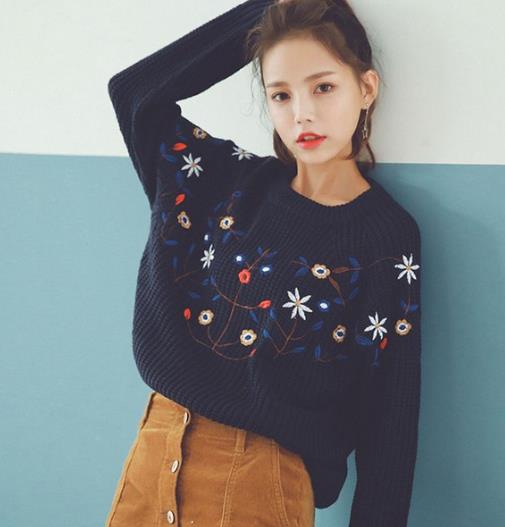 小脚裤搭配半高领纯色针织衫：打造百变风格（图）