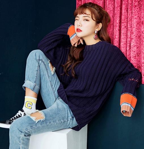 小脚裤搭配半高领纯色针织衫：打造百变风格（图）