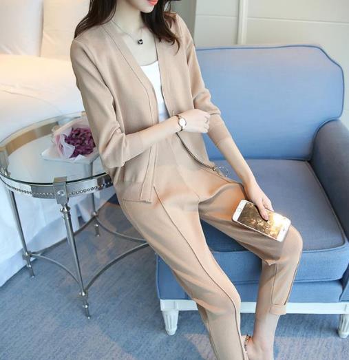 单穿打底都很美的撞色短裙套装:简约洋气(图) 单穿打底都很美的撞色短裙套装:简约洋气(图)