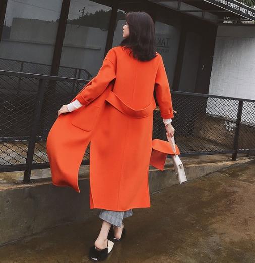 围巾翻领毛呢外套这样搭配凸显时尚大气又显气质