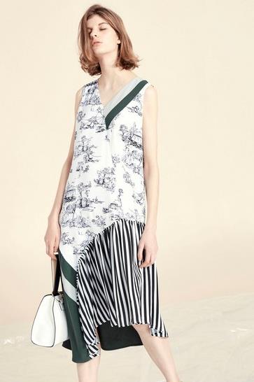 印花喇叭袖连衣裙搭配凉鞋：6款连衣裙6款连衣裙清凉一夏