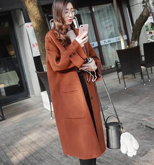 马丁靴搭配格纹系带宽松毛呢外套：名媛学院范（图）