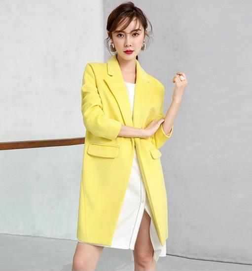 显瘦显高又保暖的纯色翻领毛呢大衣的多种搭配推荐