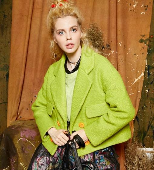 显瘦显高又保暖的纯色翻领毛呢大衣的多种搭配推荐