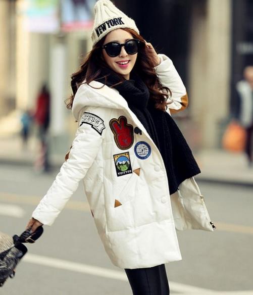 皮裤搭配大毛领加厚短款羽绒服：简约又不失优雅