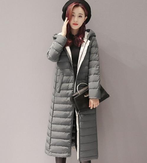 皮裤搭配大毛领加厚短款羽绒服：简约又不失优雅