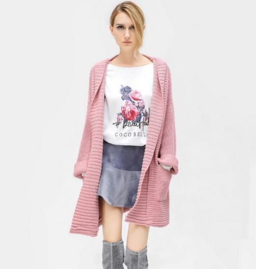 短靴搭配复古麻花粗线毛衣开衫:复古文艺范(图) 短靴搭配复古麻花粗线毛衣开衫:复古文艺范(图)