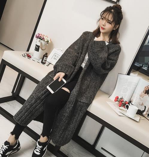 短靴搭配复古麻花粗线毛衣开衫:复古文艺范(图) 短靴搭配复古麻花粗线毛衣开衫:复古文艺范(图)