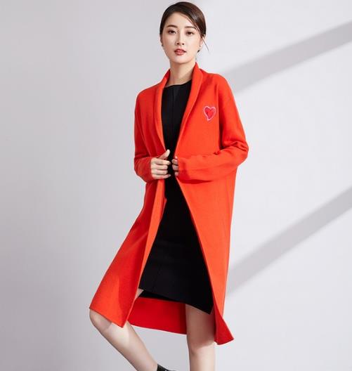 短靴搭配复古麻花粗线毛衣开衫：复古文艺范（图）