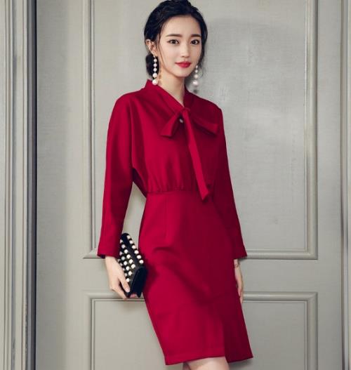 百褶拼接针织裙的多种搭配:青春减龄又不失优雅 百褶拼接针织裙的多种搭配:青春减龄又不失优雅