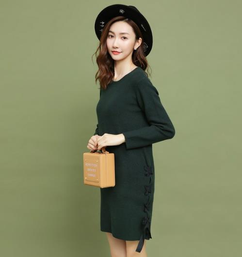 外穿内搭都好看的V领蕾丝拼接连衣裙搭配分享(图) 外穿内搭都好看的V领蕾丝拼接连衣裙搭配分享(图)