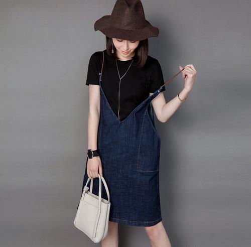 T恤搭配抽绳牛仔半身裙：5款半身裙清纯减龄（图）