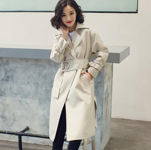 一粒扣直筒风衣这样穿搭出利落大气的复古中性风(图) 一粒扣直筒风衣这样穿搭出利落大气的复古中性风(图)