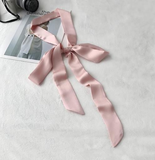 优雅女人必备的颈间丝巾：百搭丝巾又显气质（图）