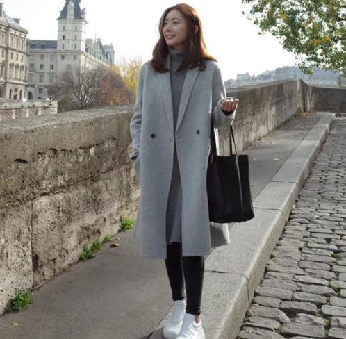 中长款肩章羊毛呢大衣搭配：打造优雅清新女人味