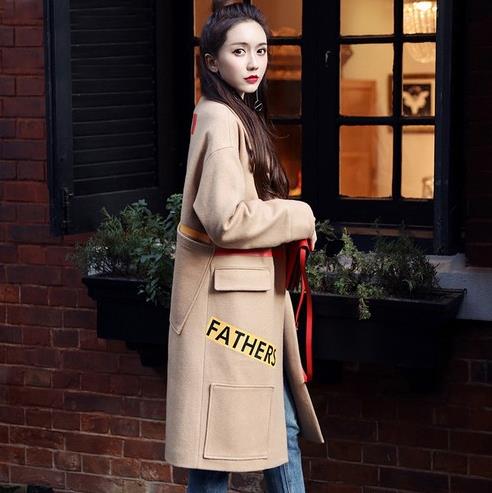 驼色双面呢大衣搭配针织裙:优雅百搭又显瘦(图) 驼色双面呢大衣搭配针织裙:优雅百搭又显瘦(图)