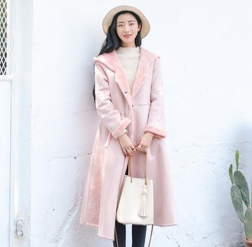 牛角扣过膝呢外套搭配牛仔裤：学院文艺范儿（图）