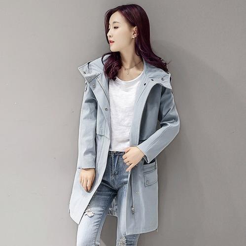 牛角扣过膝呢外套搭配牛仔裤：学院文艺范儿（图）